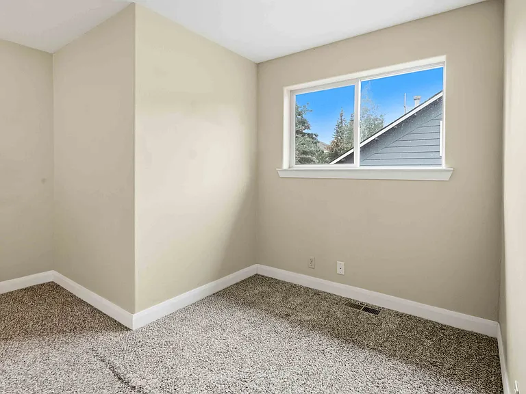 131 N 6th Ave — Photo 11
