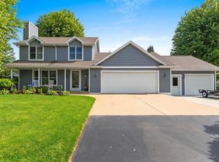 2118 Weedy St, Green Bay, WI 54313