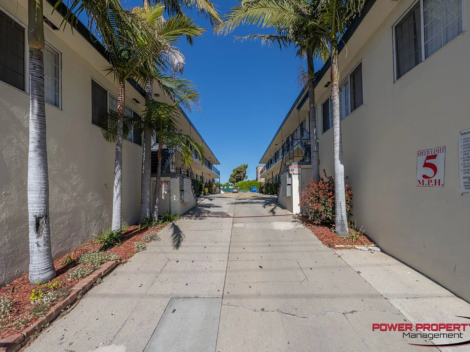 111-115 E Beach Ave — Photo 4