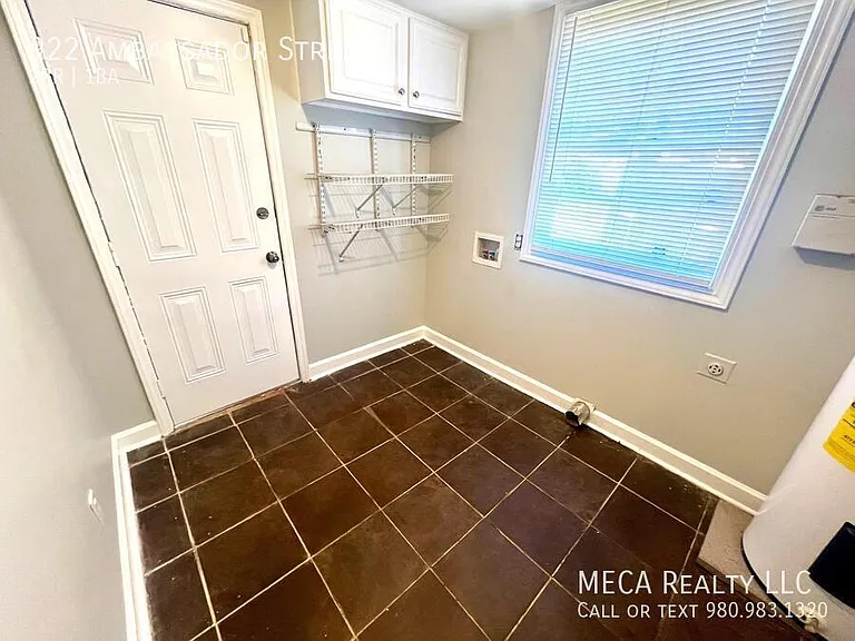 922 Ambassador St — Photo 4