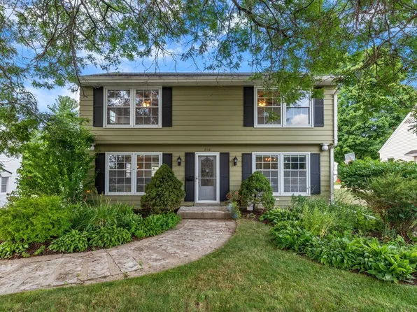 200 East Park AVENUE, Hartland, WI 53029