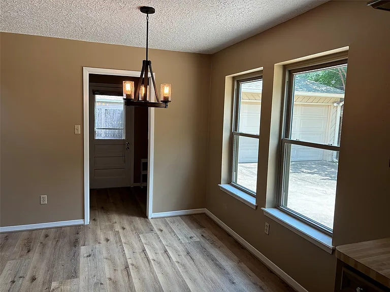 15702 Oxenford Dr — Photo 11