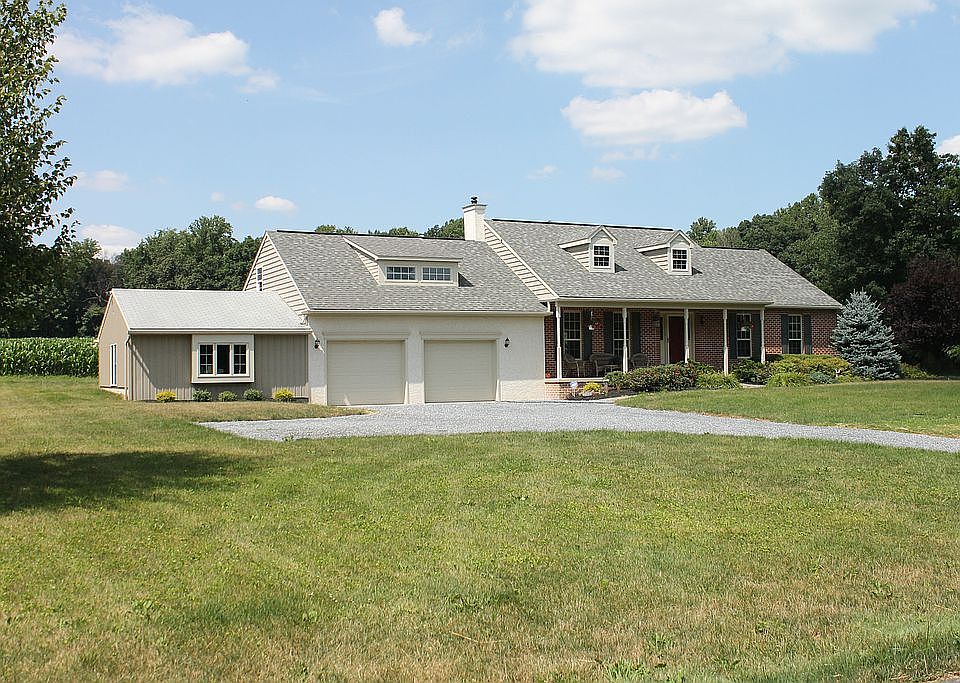 2nd image of 1900 Red Hill Rd