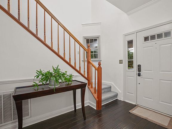 5th image of 615 Falmouth Dr