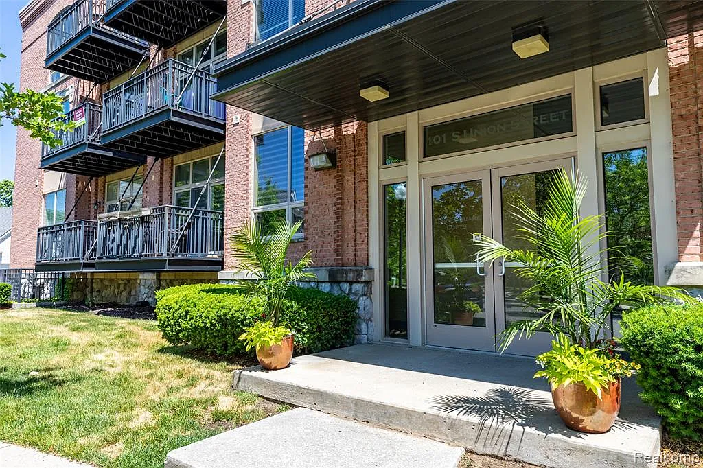 2 bed, 2.0 bath, 1331 sqft, $2,800 — Photo 2