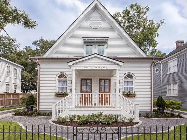 105 Fishburne St #A, Charleston, SC 29403