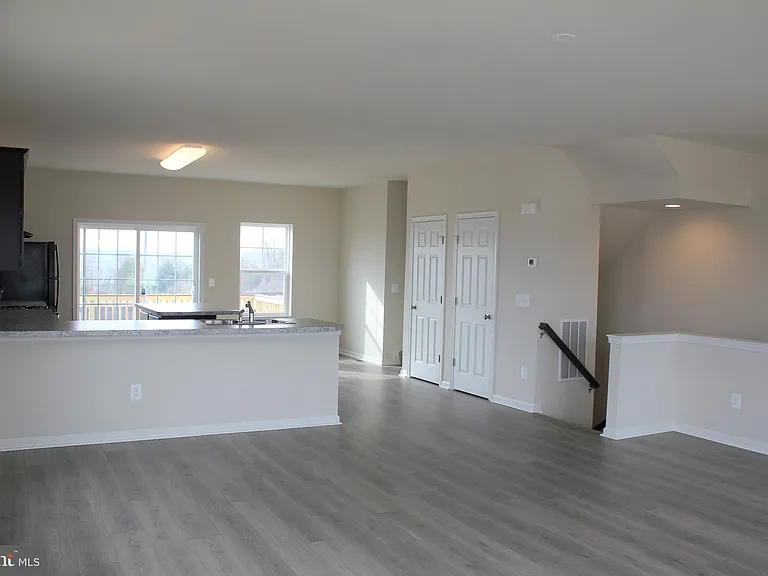 232 Parkland Dr — Photo 2