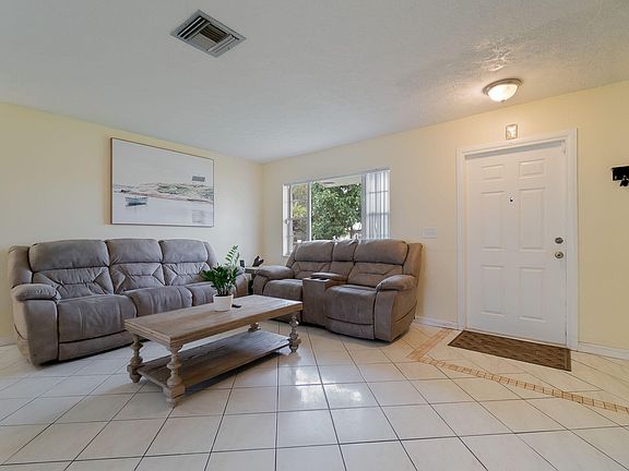 5th image of 750 SE Academy Lane