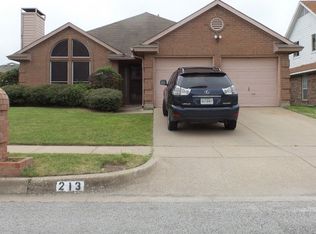 213 Creekwood Ln, Fort Worth, TX 76134