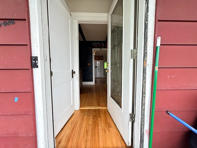 11 Clay St — Photo 3