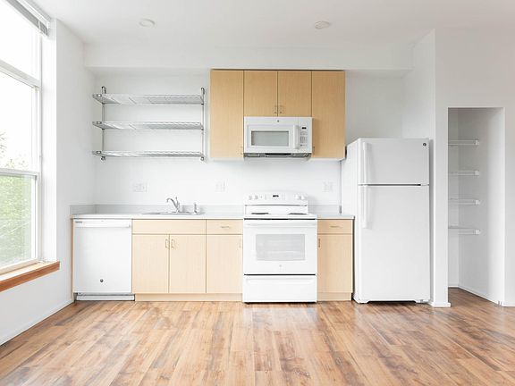 5th image of 2719 E Union St Unit 403