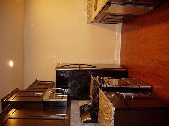 Kitchen w Hardwood