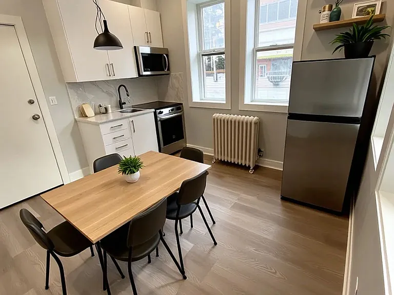 596 Church St #1A — Photo 2