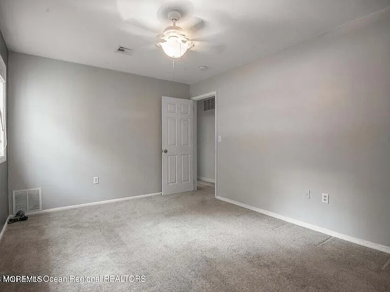 46 Walter Dr — Photo 14