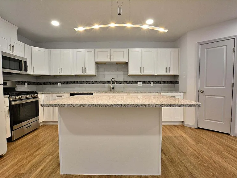1207 N Essex Ave — Photo 6