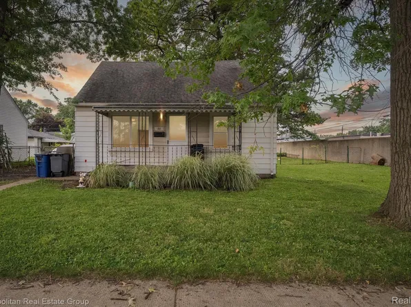 38 E Brockton Ave, Madison Heights, MI 48071