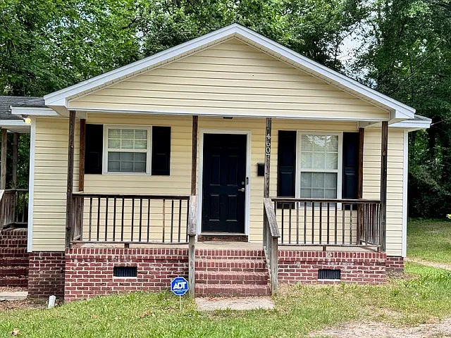 4607 Cromer Ave — Photo 2