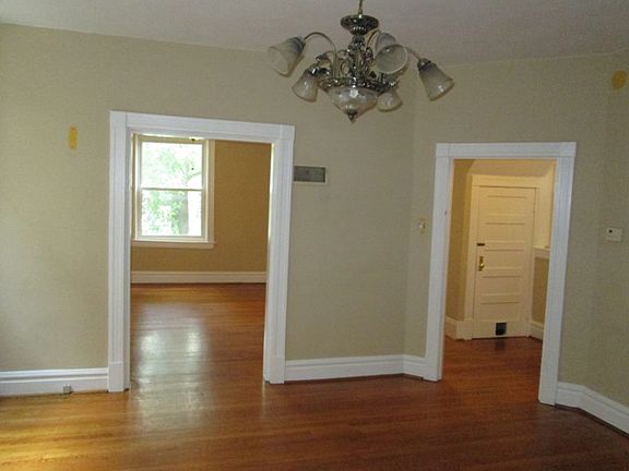 3rd image of 4957 Lansdowne Ave