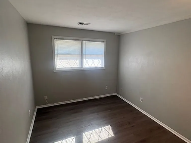 Peoria Place Apartments — Photo 7