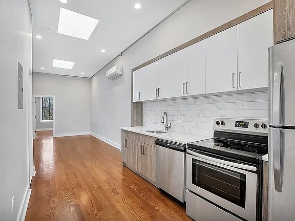 5th image of 352 Menahan St #3