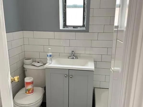 865 40th Street image 1 of 4