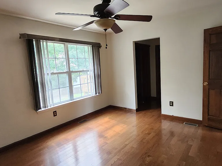 209 Green Acres Rd — Photo 12