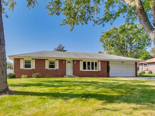 1031 Lindenwood Dr, Aurora, IL 60506