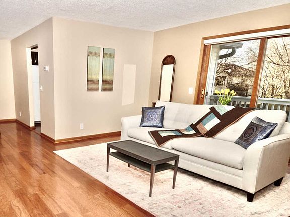 3rd image of 1039 Greenhaven Dr