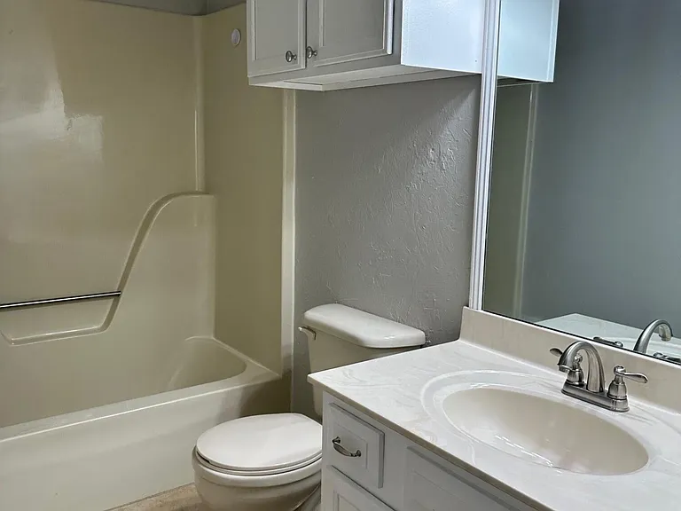 3505 Lakeside Ct — Photo 24