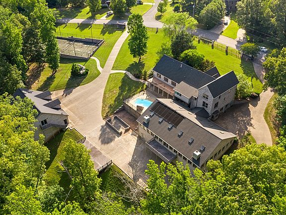 3rd image of 4975 Shadowbend Cir