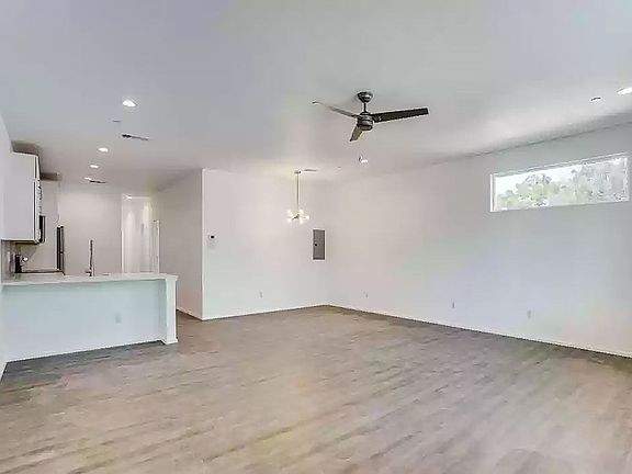 3rd image of 3275 Dallas St #209
