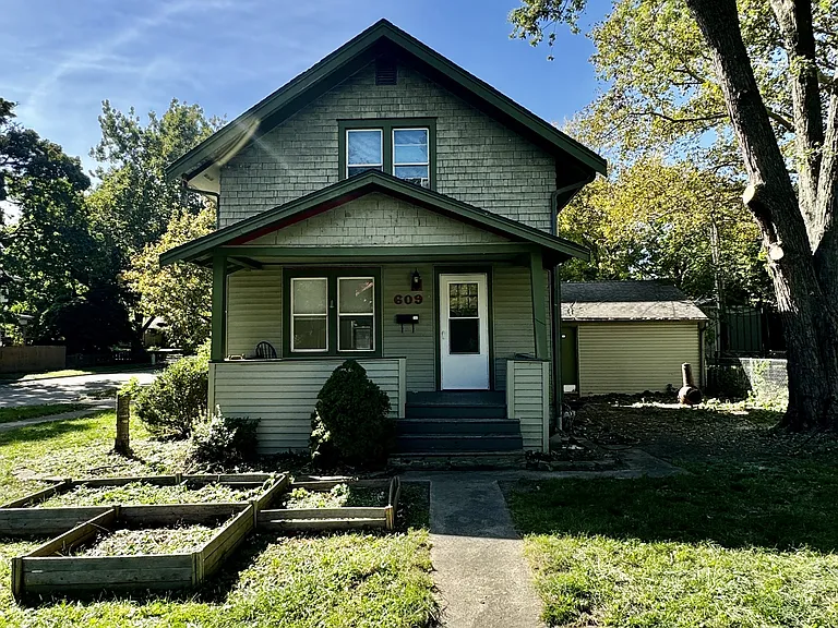 609 Harwood Ct — Photo 1