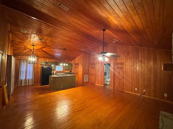 4th image of 152 Riverfront Dr