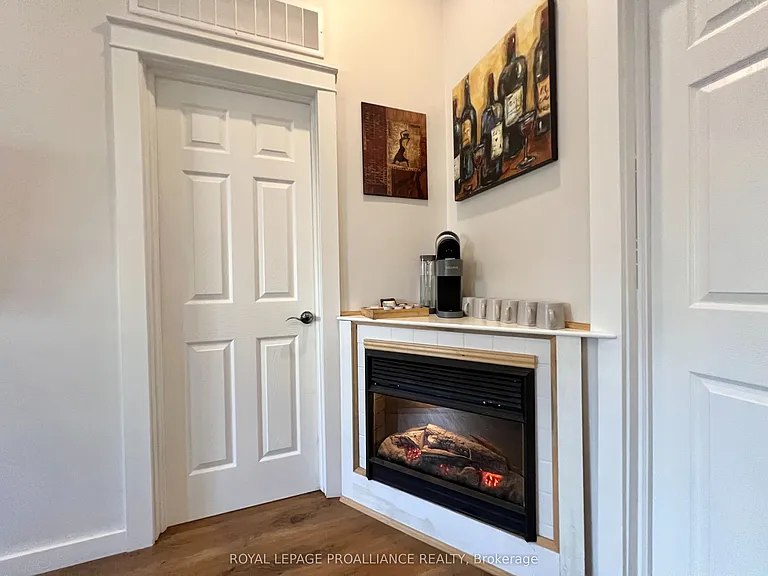 24 Russell St #A — Photo 6