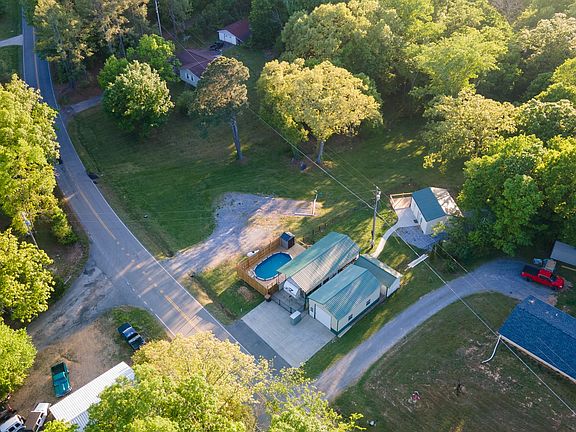 2nd image of 601 Pumpkin Ridge Rd
