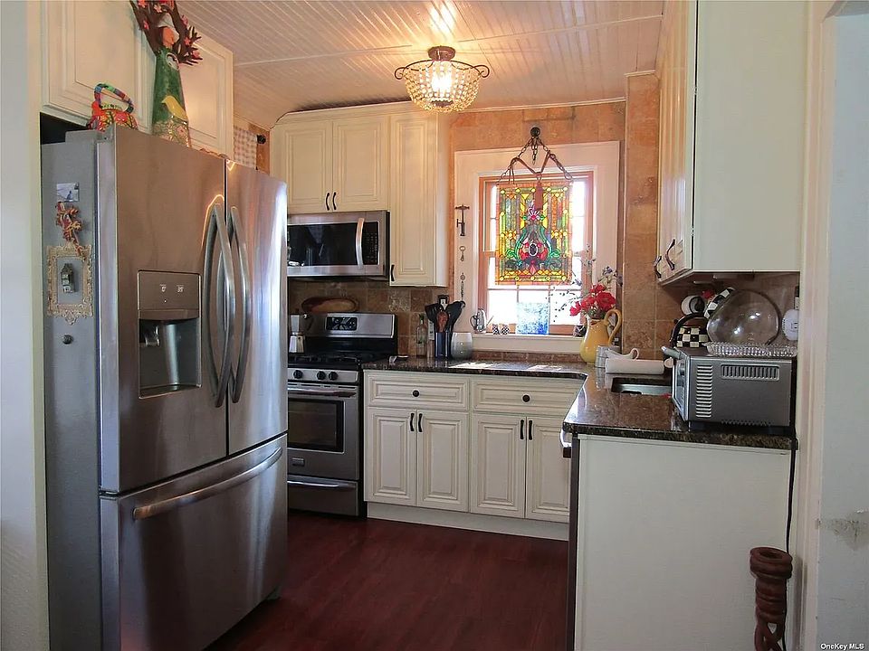2nd image of 22401 Fairbury Ave