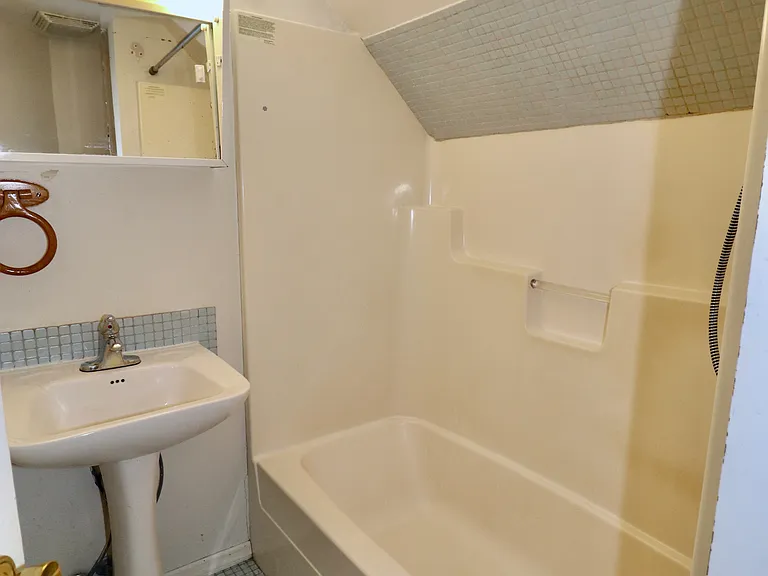 618 N Monroe St #6 — Photo 14