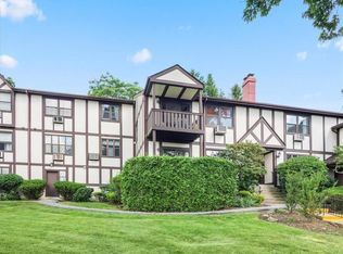 555 Sierra Vista Ln, Valley Cottage, NY 10989