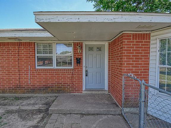 2nd image of 104 Mimosa Dr