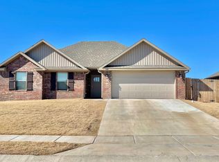 1748 Charismatic Dr, Prairie Grove, AR 72753
