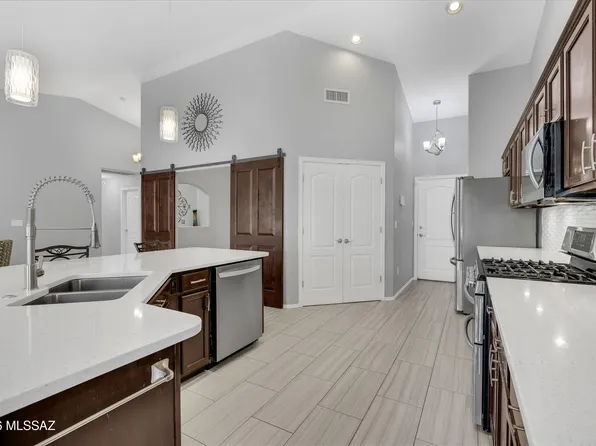 8165 E Smooth Sumac Ln, Tucson, AZ 85710