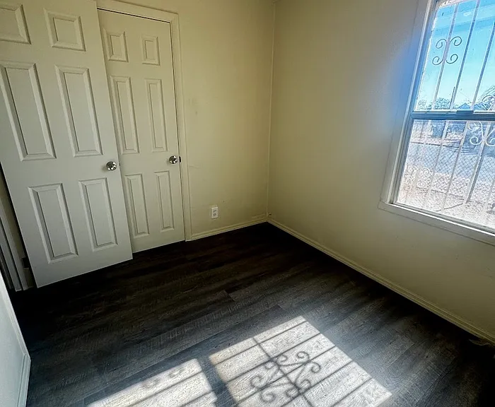 376 W Columbia St — Photo 17