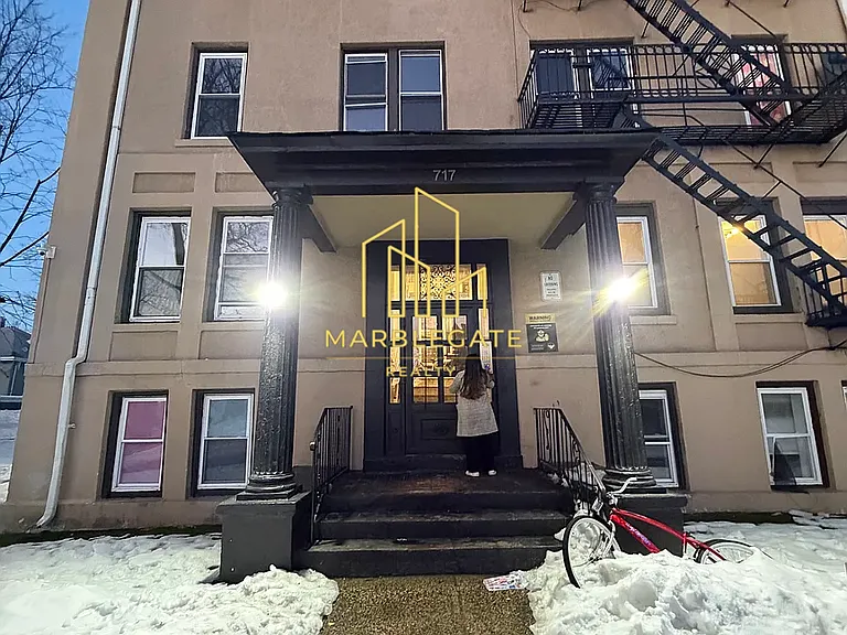 717 Arlington Ave #3DD — Photo 1