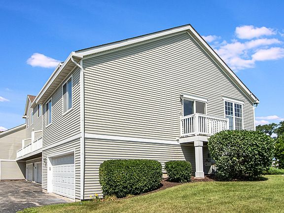 4th image of 1640 Fieldstone Dr N