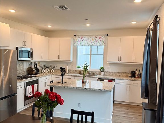 5th image of 364 Castaic Way