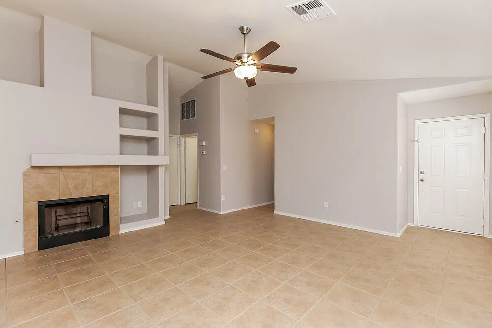 3 bed, 2.0 bath, 1315 sqft, $2,400 — Photo 4