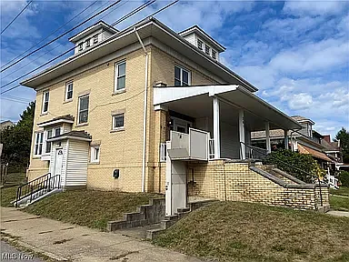 261 Lawson Ave — Photo 2