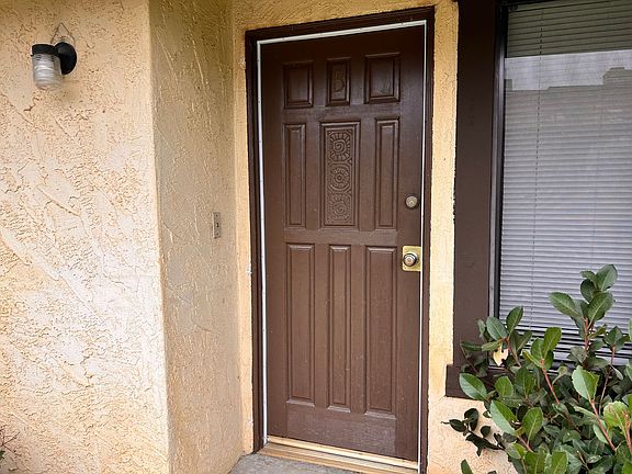 3rd image of 7604 Stockdale Hwy #A-d