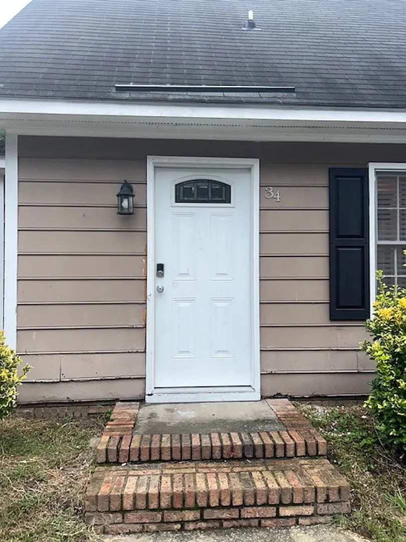 1 bedroom in Rosewood/Shandon Area — Photo 3