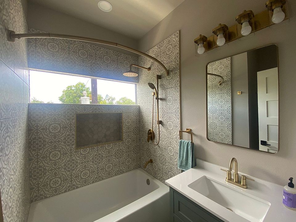 1st image of 1823 Burnet St Building 2